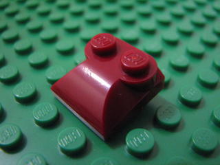 Brick,Modified 2 x 2 x 2/3Two Studs,Curved Slope End 暗紅色