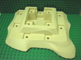 Baseplate, Raised 18 x 22 No Studs Two Level, 11 Holes 黃褐色